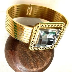 STAINLESS STEEL WOMEN'S GOLD BRACELET WITH TRANSPARENT STONE ON THE TOP PART